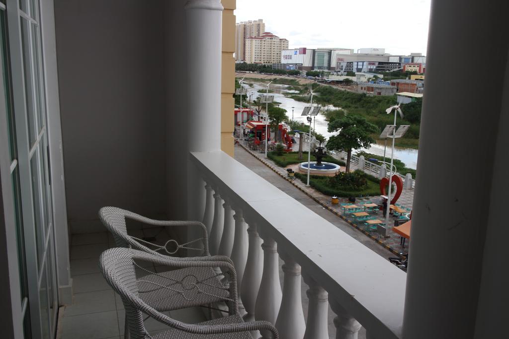 K9 Riverside Hotel Phnom Penh Exterior photo