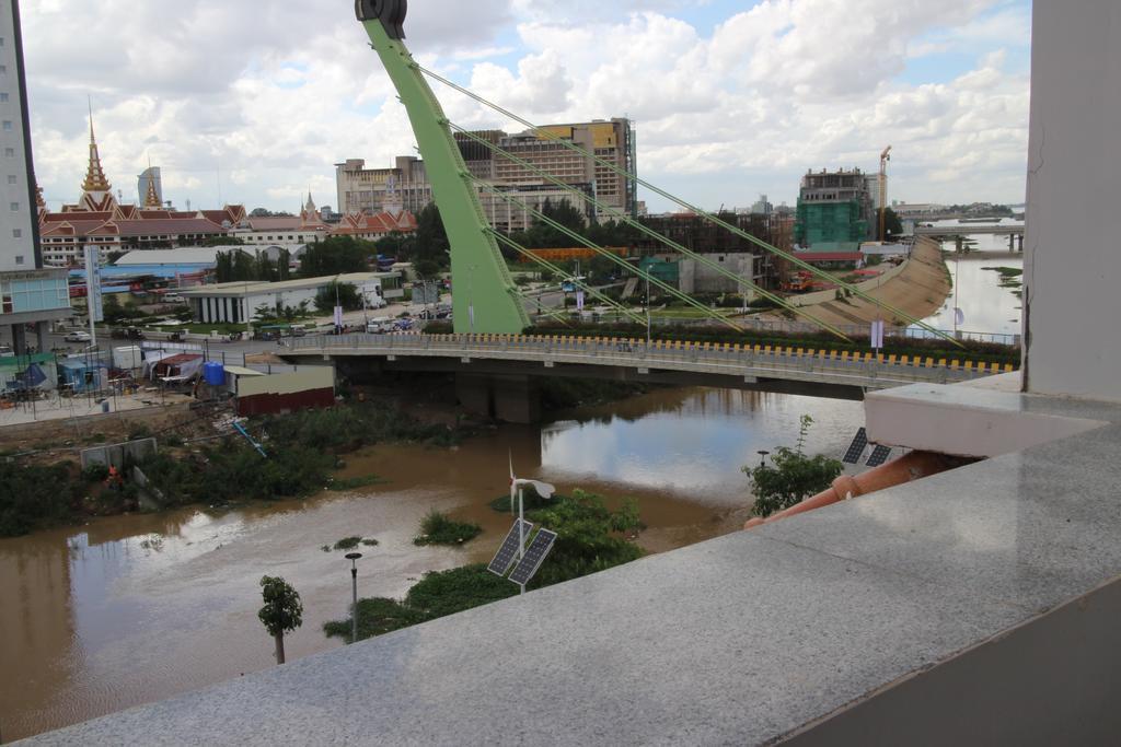 K9 Riverside Hotel Phnom Penh Exterior photo