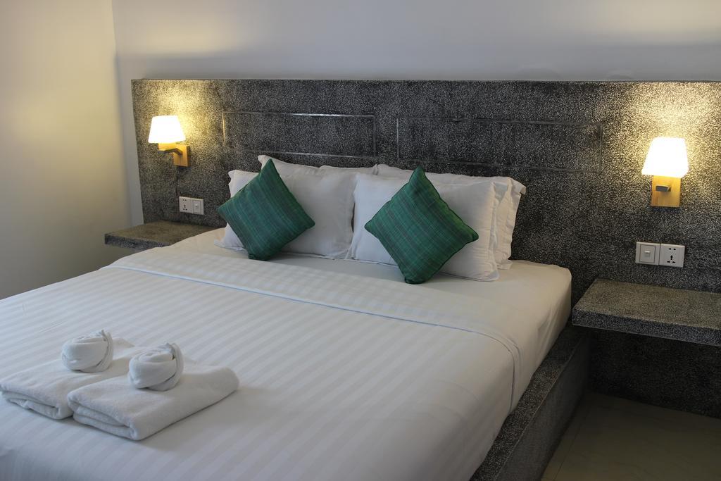 K9 Riverside Hotel Phnom Penh Exterior photo