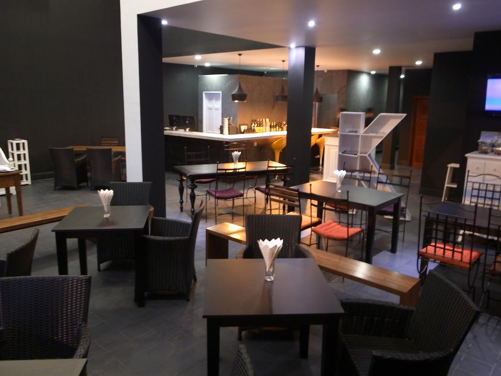 K9 Riverside Hotel Phnom Penh Exterior photo