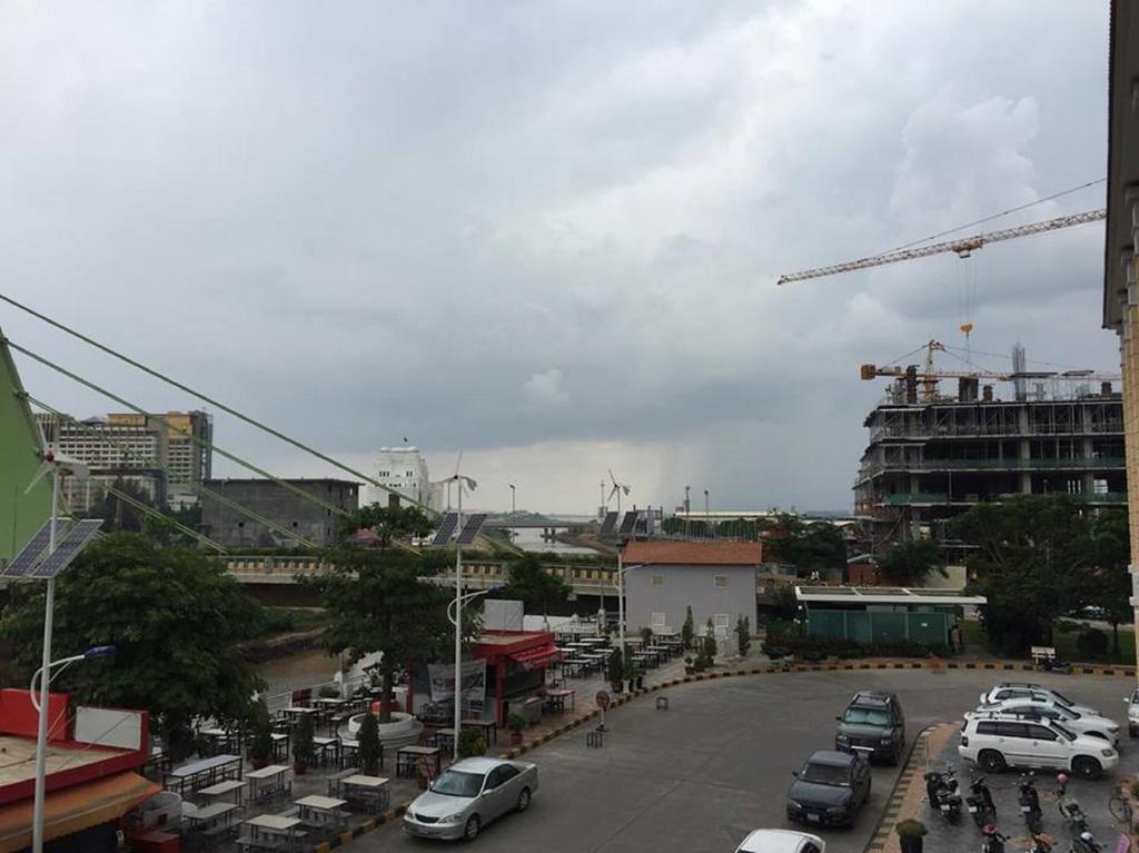 K9 Riverside Hotel Phnom Penh Exterior photo