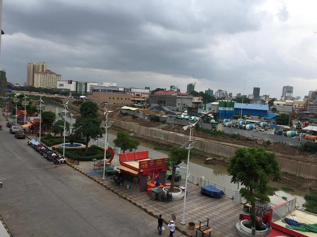 K9 Riverside Hotel Phnom Penh Exterior photo