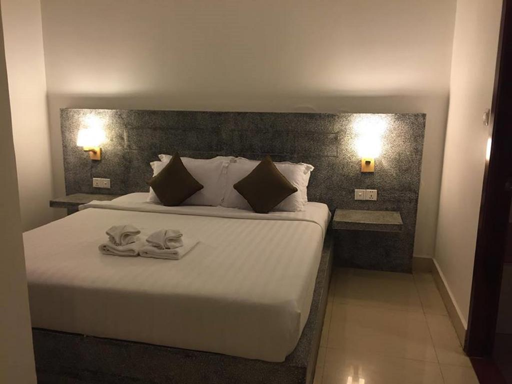 K9 Riverside Hotel Phnom Penh Exterior photo