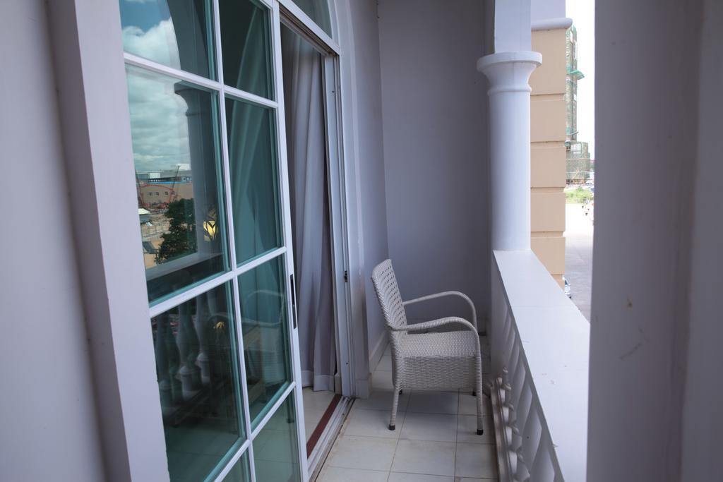 K9 Riverside Hotel Phnom Penh Exterior photo
